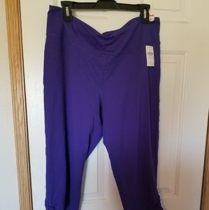 Maurices In Motion size 2 capris NEW